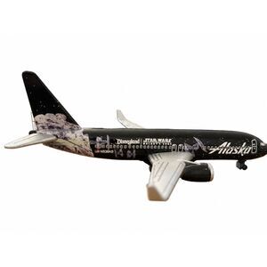 Alaska Airlines Boeing 737-800 Star Wars Galaxy’s Edge Toy Airplane N538AS 1:400
